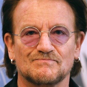 U2 Singer Bono&rsquo;s Insane Net Worth Is Absolutely Staggering - ZergNet