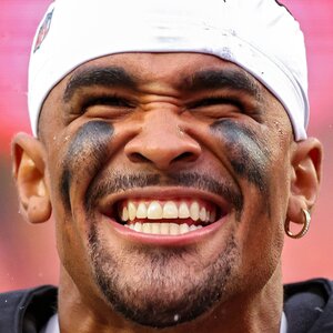 Eagles' Jalen Hurts Agrees To Historic Record-Breaking Contract - ZergNet