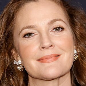 Here's How Often Women Actually Shave, And What Experts Say - ZergNet