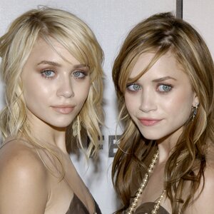 The Tragic Truth About The Olsen Twins - ZergNet