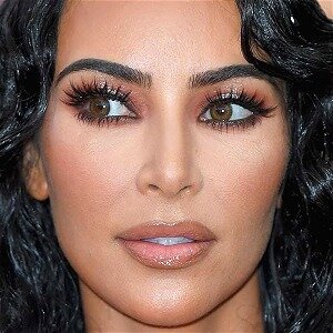 Kim K. Suffers Unfortunate Post-Met Gala Wardrobe Malfunction - ZergNet