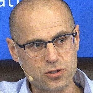 Head Of Microsoft Has A Terrifying Warning About AI And Freedom - ZergNet