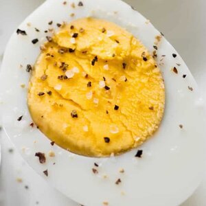 Simple Hacks To Make Perfect Hard-Boiled Eggs Every Time - ZergNet