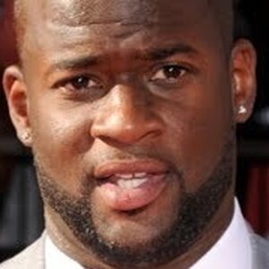 Former NFL Stars Who Are Surprisingly Broke Today - ZergNet