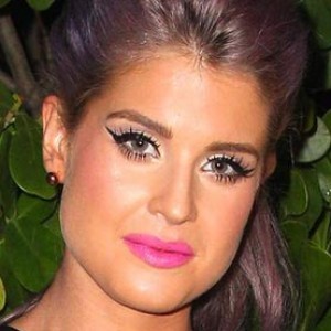 The Real Cause of Kelly Osbourne's Rapid Weight Loss - ZergNet