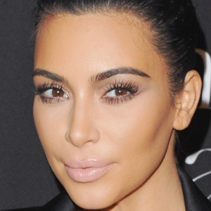 Kim Kardashian Settles Lawsuit Over Look-Alike in Old Navy Ad - ZergNet