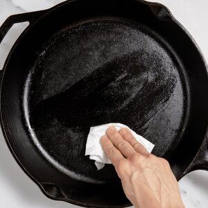 The Cast Iron Skillet Myth You Really Need To Stop Believing