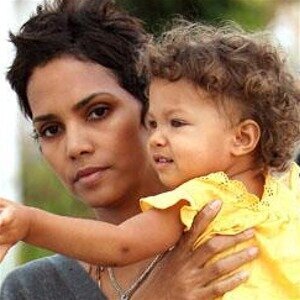 Halle Berry's Daughter Is Her Mirror Image And All Grown Up - ZergNet