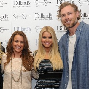 Jessica Simpson's Husband Gets Oddly Cozy With Her Mom - ZergNet