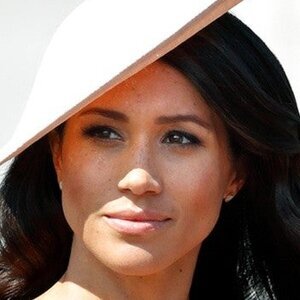 We Can't Unsee These Terribly Inappropriate Royal Outfits - ZergNet