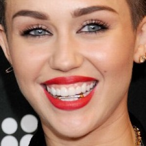 Miley Cyrus VMA Performance Bashed By Foam Finger Creator - ZergNet