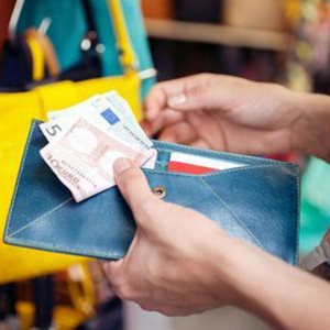 5 Ways You're Throwing Away Money When You Travel - ZergNet