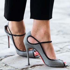 5 Things That Might Happen If You Stop Wearing Heels - ZergNet