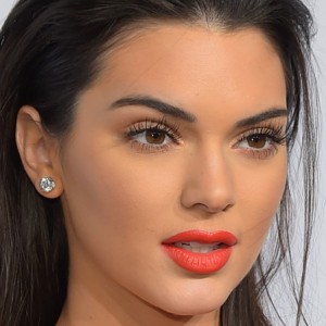 Kendall Jenner Worried Caitlyn Is Not Her Real Dad - ZergNet